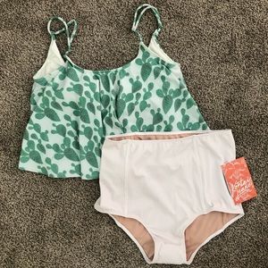 Kortni Jeane Small swing and HW set